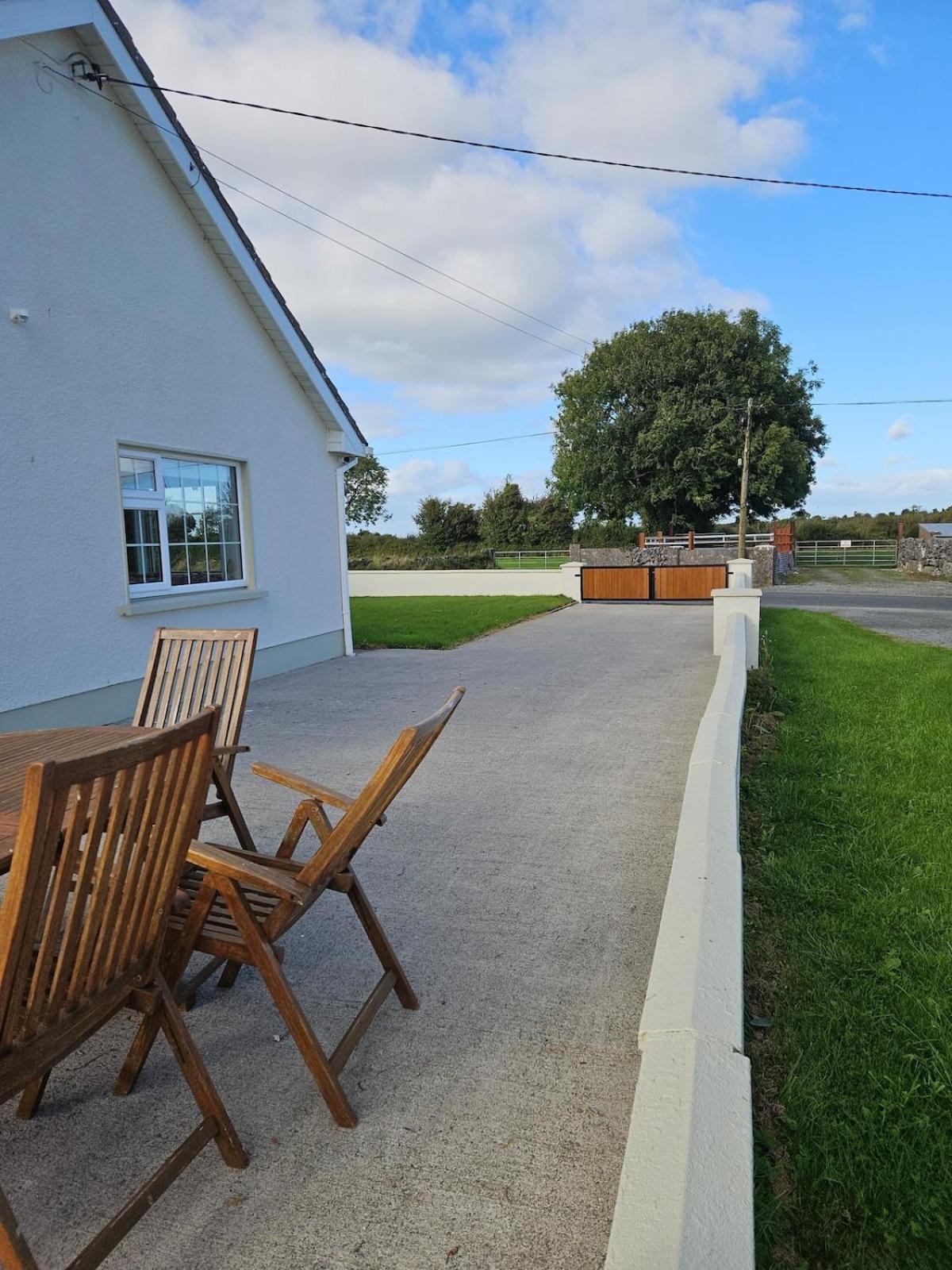 Three Bedroom Cosy Quiet Luxury In The Burren Wild Atlantic Way Galway Ngoại thất bức ảnh